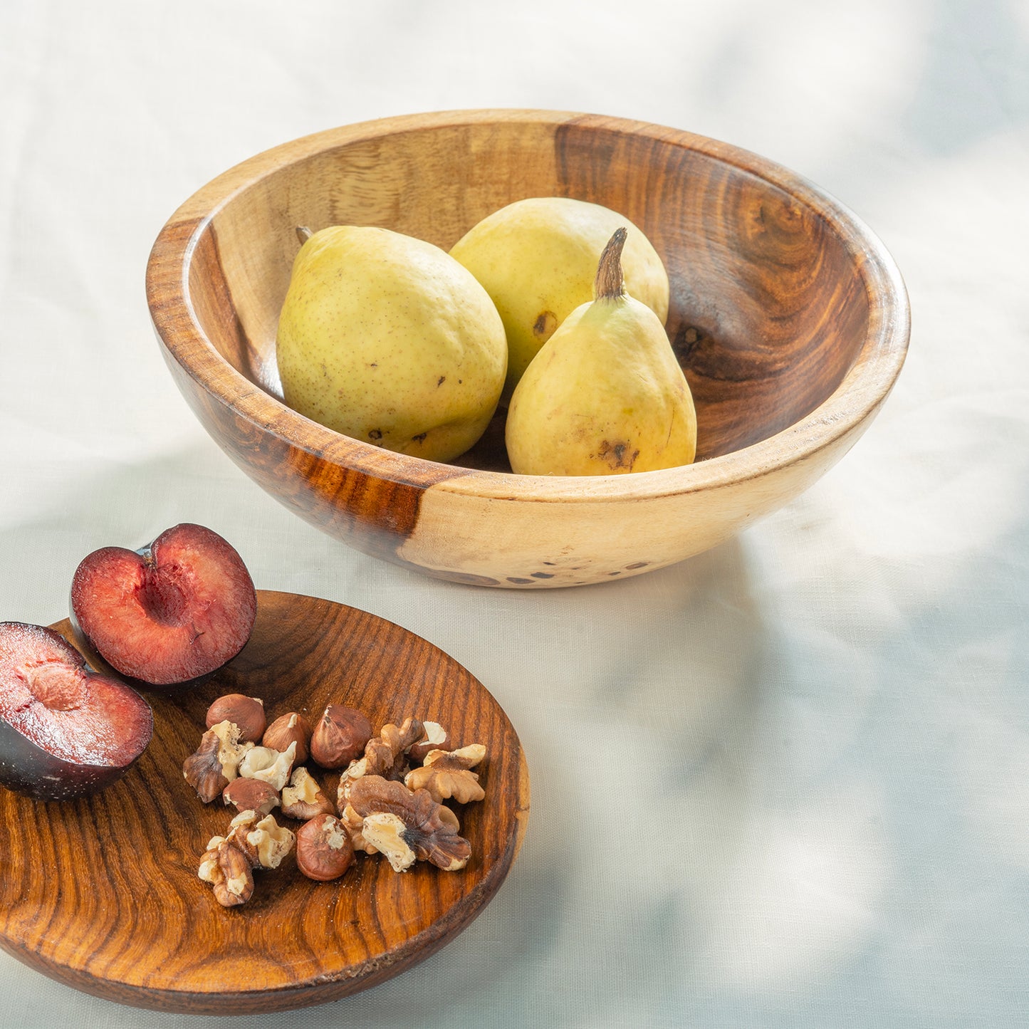 Wooden bowl ( Diameter 30 cm )